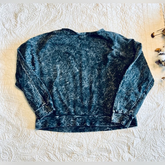 BB Dakota x Steve Madden Black Acid Wash Cropped Sweatshirt Size Medium - Picture 8 of 11